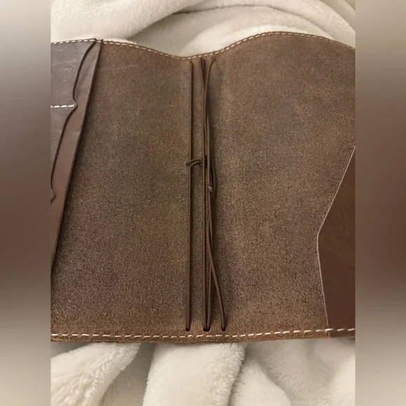 CHIC SPARROW A5 leather journal cover with pockets and 4 strings - Picture 11 of 12